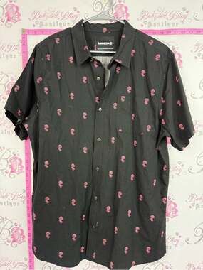 AMNESIA Men's Black Short-Sleeve Button-Up Shirt with Pink Skull Print